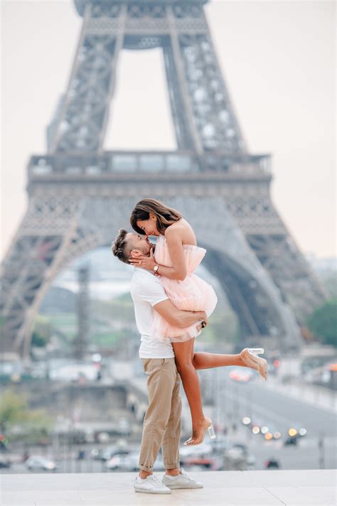 couple photoshoot in paris.